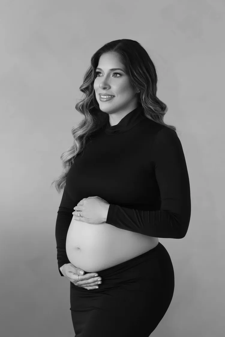 Maternity portrait by Daysi Rojas