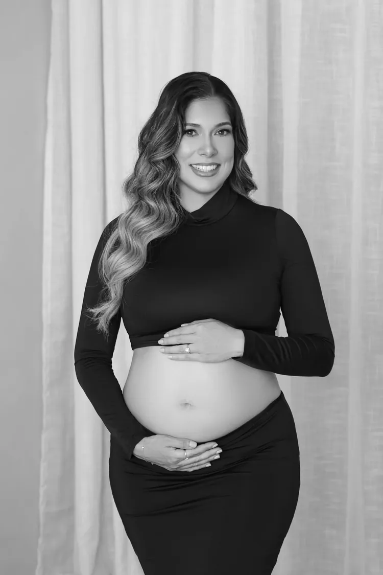 Maternity portrait by Daysi Rojas