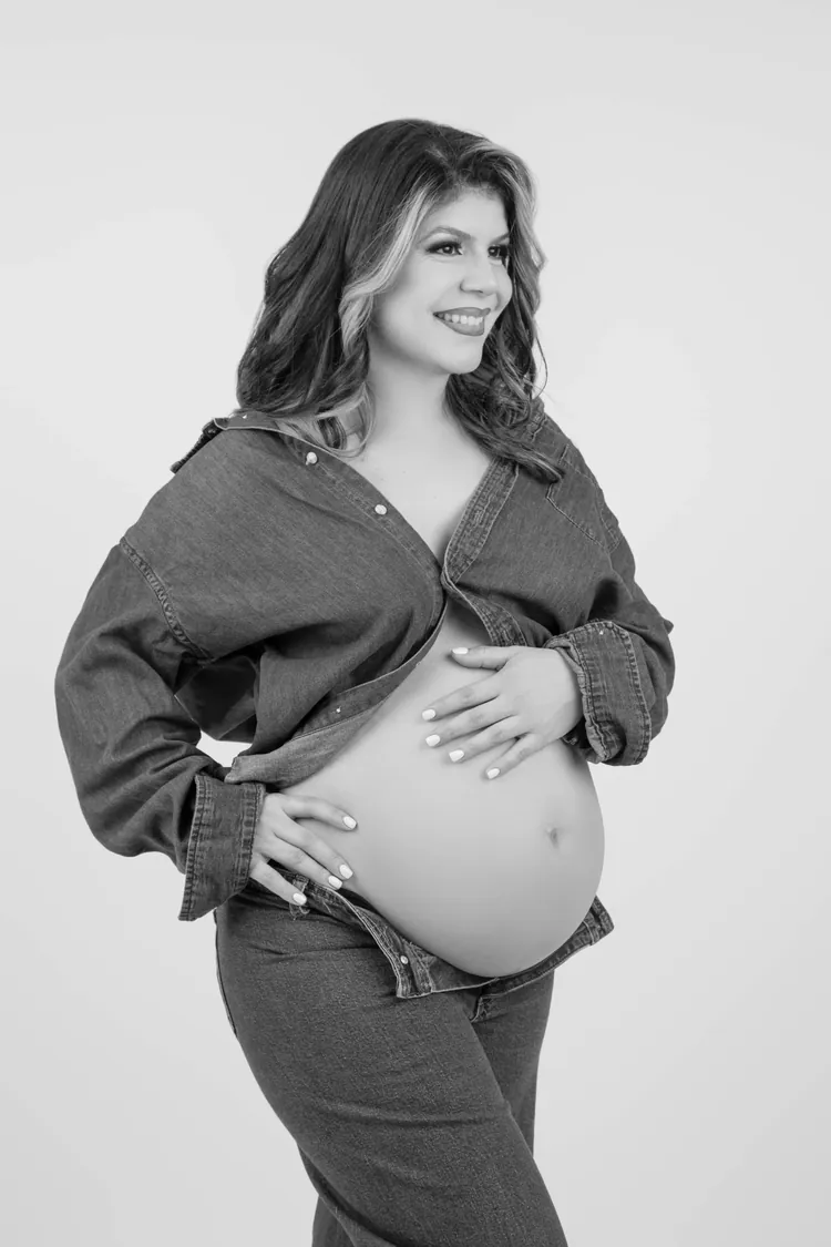 Maternity portrait by Daysi Rojas