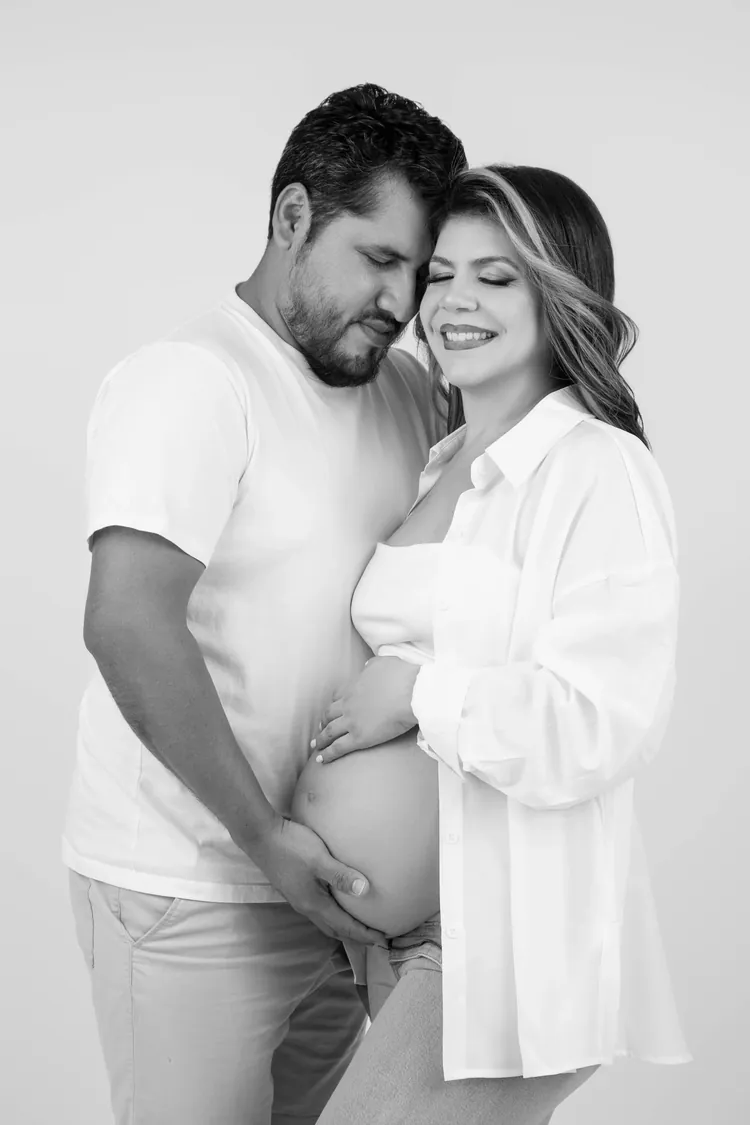 Maternity portrait by Daysi Rojas