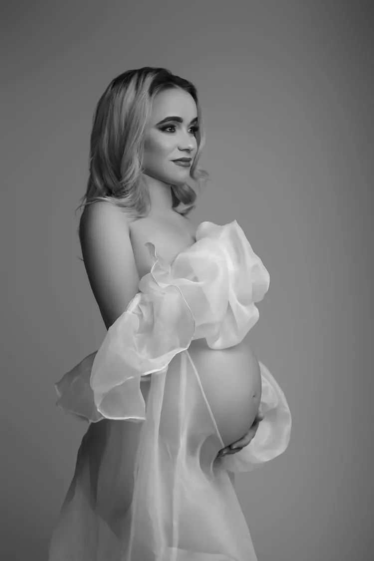 Maternity portrait by Daysi Rojas