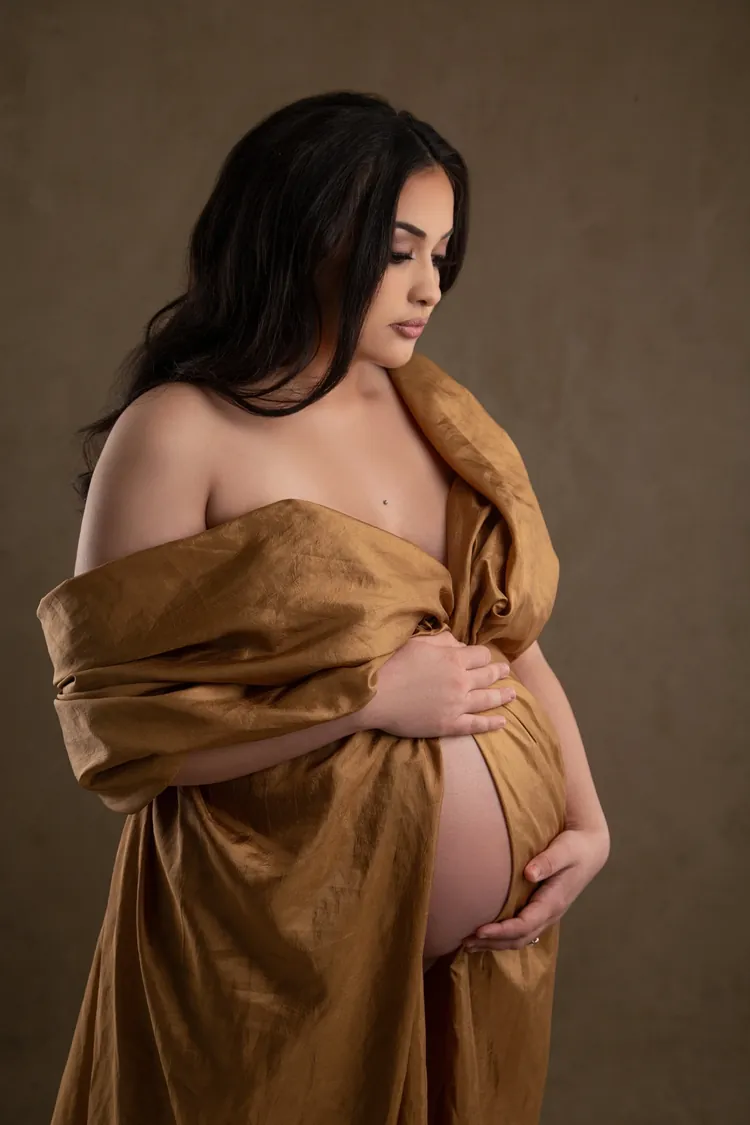 Maternity portrait by Daysi Rojas