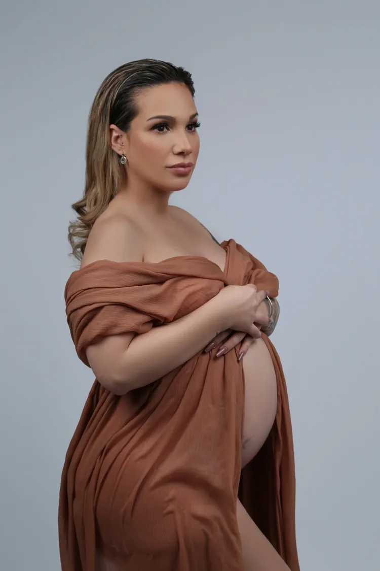Maternity portrait by Daysi Rojas