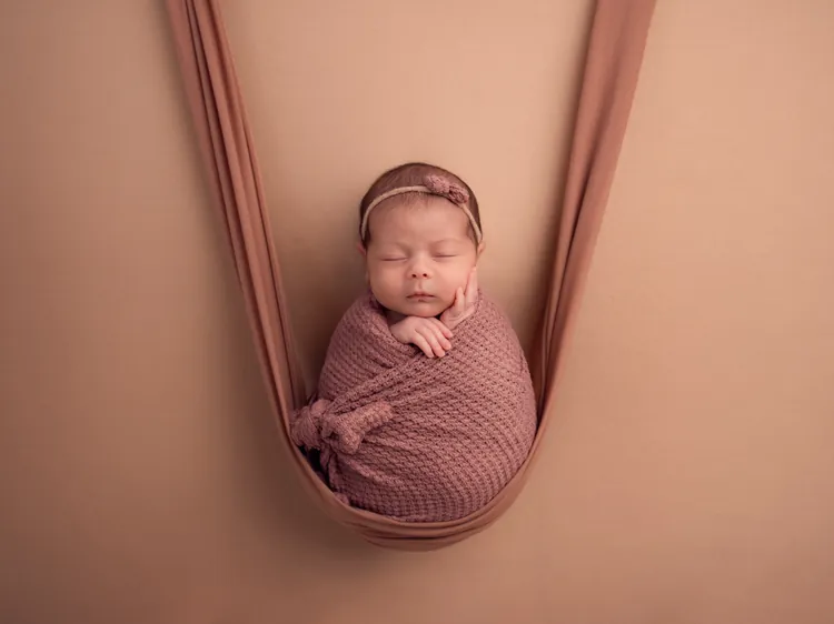 Newborn portrait by Yerandis